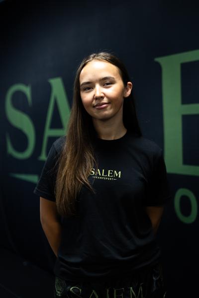 Mikaela — Tränare